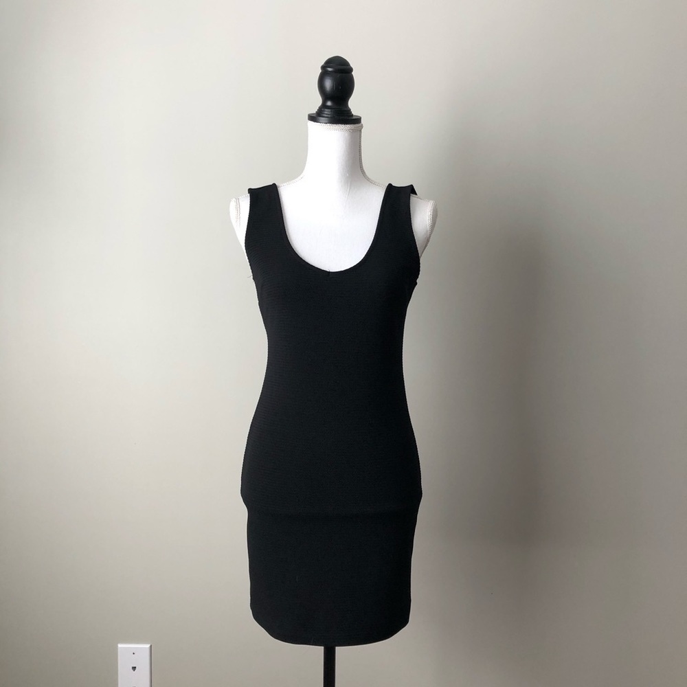 FOREVER 21 | Sleeveless Black Body Con Dress